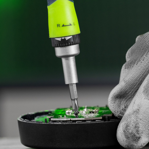 Отвертка реверсивная для точных работ с набором бит и торцевых головок, 32 предмета, CrV Сибртех по ценам производителя в Екатеринбурге с доставкой по всей России