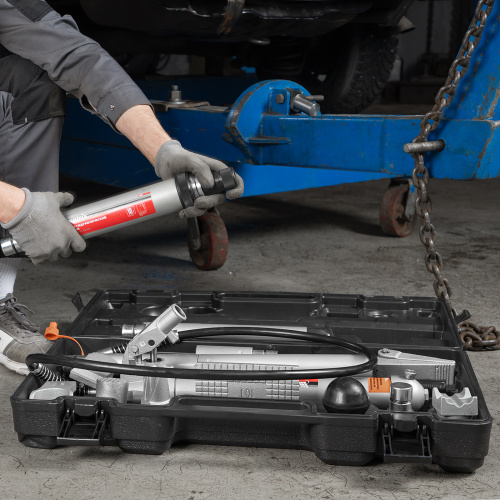 Растяжка гидравлическая, 10 т, набор из 17 предметов, 7 сменных насадок, в пластиковом кейсе Matrix по ценам производителя в Екатеринбурге с доставкой по всей России