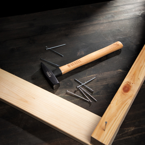 Молоток слесарный, 400 г, кованый квадратный боек, буковая рукоятка Denzel по ценам производителя в Екатеринбурге с доставкой по всей России