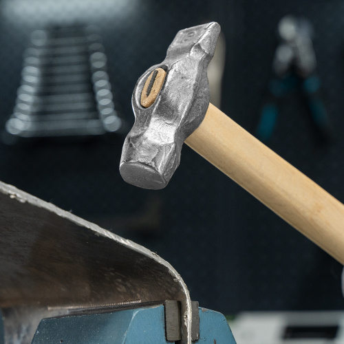 Молоток слесарный, 800 г, круглый боек, деревянная рукоятка по ценам производителя в Екатеринбурге с доставкой по всей России