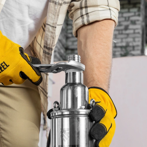 Скважинный насос DWS-4-150, винтовой, диаметр 4", 1300 Вт, 2000 л/ч, напор 150 м Denzel по ценам производителя в Екатеринбурге с доставкой по всей России