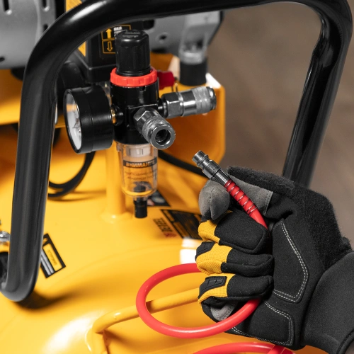 Компрессор безмасляный, малошумный DLS 1800/100,1800 Вт, 3x600, 100 л, 345 л/мин Denzel по ценам производителя в Екатеринбурге с доставкой по всей России