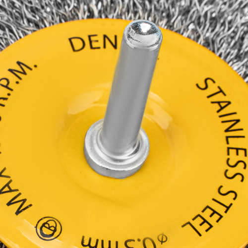 Щетка для дрели 100 мм, Плоская, со шпилькой, нержавеющая витая проволока Denzel по ценам производителя в Екатеринбурге с доставкой по всей России