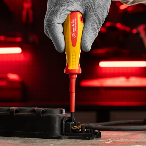 Отвертка Insulated, PH1 x 75 мм, CrMo, до 1000 В, двухкомпонентная рукоятка Matrix Professional по ценам производителя в Екатеринбурге с доставкой по всей России