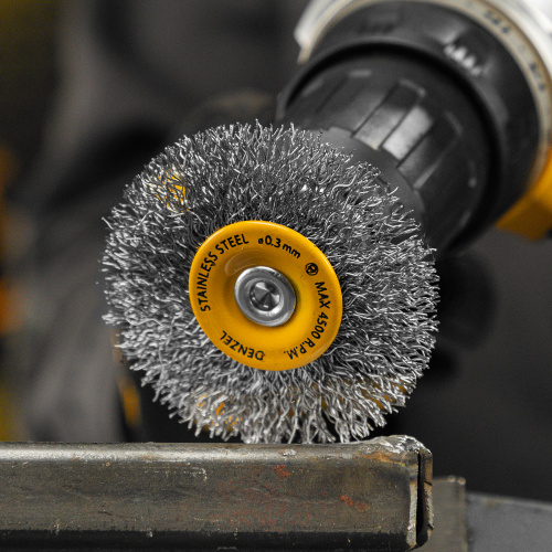 Щетка для дрели, 50 мм, Плоская, со шпилькой, нержавеющая витая проволока Denzel по ценам производителя в Екатеринбурге с доставкой по всей России