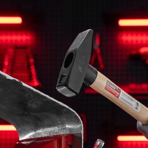 Молоток слесарный, 800 г, квадратный боек, деревянная рукоятка Matrix по ценам производителя в Екатеринбурге с доставкой по всей России