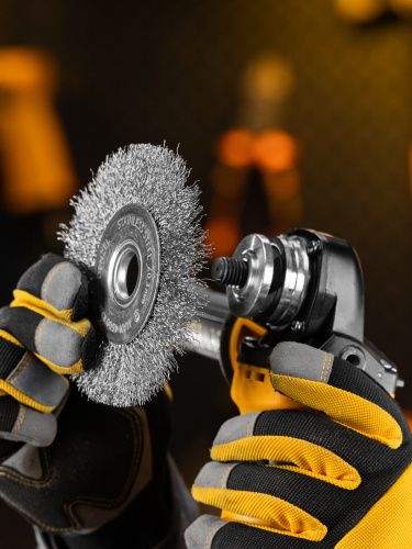 Щетка для УШМ, 125 мм, "Плоская", витая нержавеющая проволока 0.3 мм, посадка 22.2 мм Denzel по ценам производителя в Екатеринбурге с доставкой по всей России
