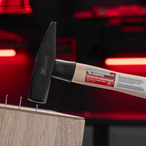 Молоток слесарный, 400 г, квадратный боек, деревянная рукоятка Matrix по ценам производителя в Екатеринбурге с доставкой по всей России