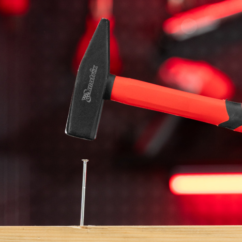 Молоток слесарный, 600 г, фибергласовая обрезиненная рукоятка Matrix по ценам производителя в Екатеринбурге с доставкой по всей России