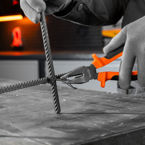 Плоскогубцы комбинированные Comfort, 200 мм, шлифованные, двухкомпонентные рукоятки Sparta по ценам производителя в Екатеринбурге с доставкой по всей России