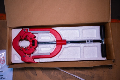 Труборез с хомутной защелкой TOR GH4S для стальных труб 2"- 4" по ценам производителя в Екатеринбурге с доставкой по всей России