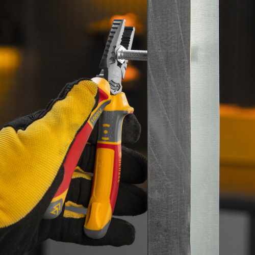 Плоскогубцы комбинированные, диэлектрические трехкомпонентные рукоятки до 1000 В, 165 мм Denzel по ценам производителя в Екатеринбурге с доставкой по всей России