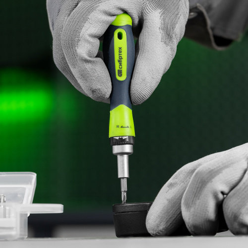 Отвертка реверсивная для точных работ с набором бит и торцевых головок, 32 предмета, CrV Сибртех по ценам производителя в Екатеринбурге с доставкой по всей России