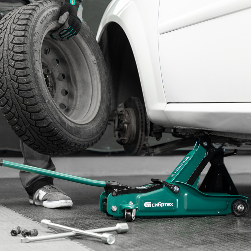 Домкрат гидравлический подкатной, 2 т, 85-330 мм, низкий подхват, в пласт. кейсе Сибртех по ценам производителя в Екатеринбурге с доставкой по всей России