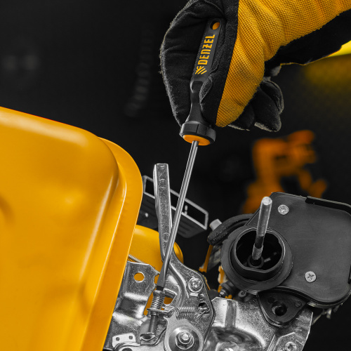 Отвертка SL4х100 мм, CrV, трехкомпонентная рукоятка Denzel по ценам производителя в Екатеринбурге с доставкой по всей России