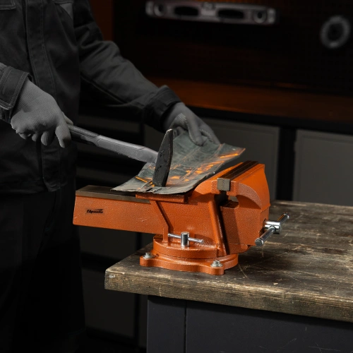 Тиски слесарные, 200 мм, поворотные, с наковальней Sparta по ценам производителя в Екатеринбурге с доставкой по всей России