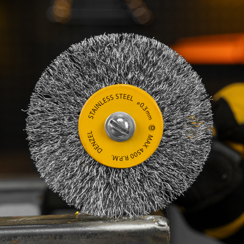 Набор щеток для дрели, 5 Плоских 25-38-50-63-75 мм, шпилька, нерж. вит. проволока Denzel по ценам производителя в Екатеринбурге с доставкой по всей России