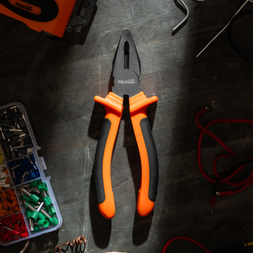 Плоскогубцы комбинированные Comfort, 180 мм, шлифованные, двухкомпонентные рукоятки Sparta по ценам производителя в Екатеринбурге с доставкой по всей России