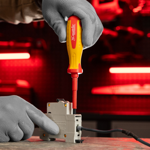 Отвертка Insulated, PH1 x 75 мм, CrMo, до 1000 В, двухкомпонентная рукоятка Matrix Professional по ценам производителя в Екатеринбурге с доставкой по всей России