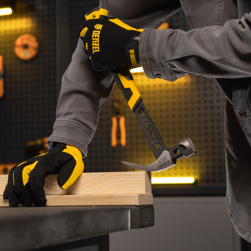 Молоток-гвоздодер 450 г, цельнокованый,боек с магнитом, двухкомп. обрезин. рук-ка Denzel по ценам производителя в Екатеринбурге с доставкой по всей России