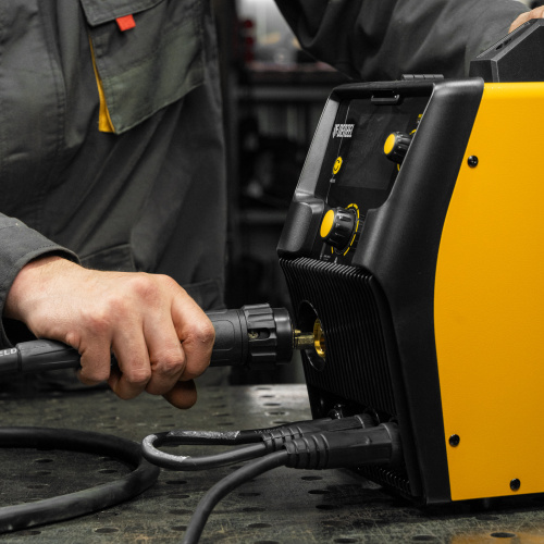 Аппарат инвертор. полуавтомат. cварки IMIG-185SDR, 180 А, ПВ 60%, катушка 5 кг Denzel по ценам производителя в Екатеринбурге с доставкой по всей России