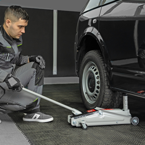 Домкрат гидравлический подкатной, 3 т, высота подъема 150-530 мм Matrix по ценам производителя в Екатеринбурге с доставкой по всей России