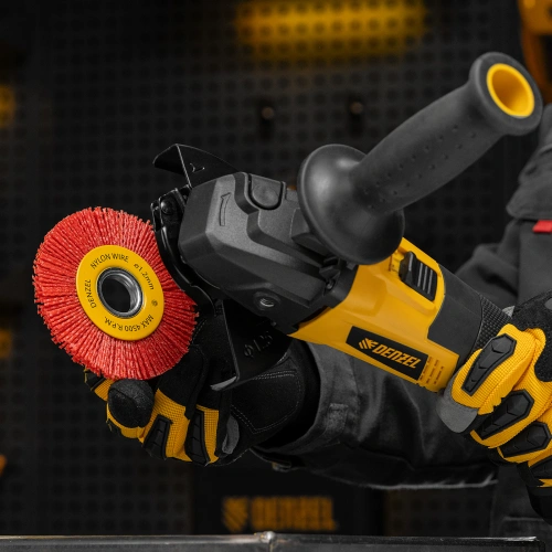 Щетка для УШМ, 100 мм, Плоская, нейлоновая щетина, посадка 22,2 мм Denzel по ценам производителя в Екатеринбурге с доставкой по всей России