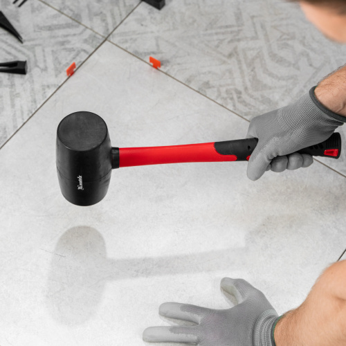 Киянка резиновая, 910 г, черная резина, фибергласовая рукоятка Matrix по ценам производителя в Екатеринбурге с доставкой по всей России