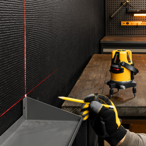 Лазерный уровень LX3, 10 м, ± 0,3 мм/1 м, 635 нм, 4 вертикальных, 1 горизонтальная плоскости, резьба 5/8" Denzel по ценам производителя в Екатеринбурге с доставкой по всей России