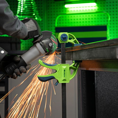 Струбцина F-образная, быстрозажимная, 450 х 70 х 660 мм, пластиковый корпус, фиксатор, двухкомпонентная рукоятка Сибртех по ценам производителя в Екатеринбурге с доставкой по всей России