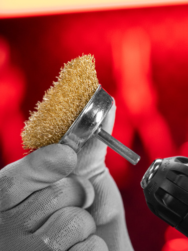 Щетка для дрели, 65 мм, "чашка" со шпилькой, латунированная витая проволока Matrix по ценам производителя в Екатеринбурге с доставкой по всей России