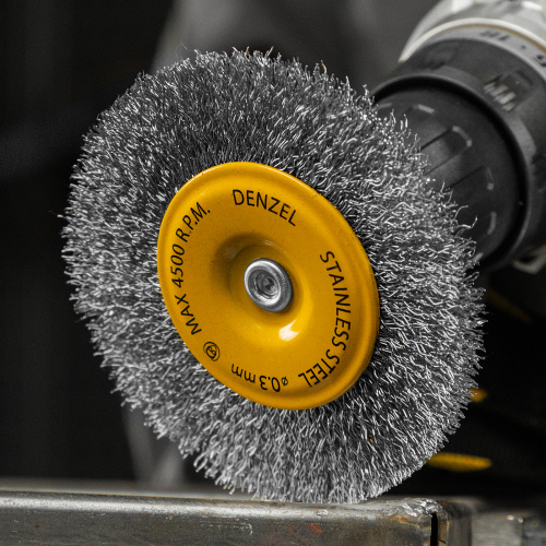 Щетка для дрели 100 мм, Плоская, со шпилькой, нержавеющая витая проволока Denzel по ценам производителя в Екатеринбурге с доставкой по всей России