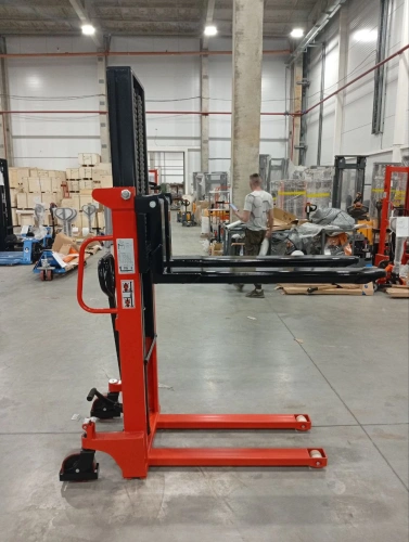 Штабелер гидравлический 1,5 т 2,0 м TOR CTY-EH с раздвижными вилами по ценам производителя в Екатеринбурге с доставкой по всей России