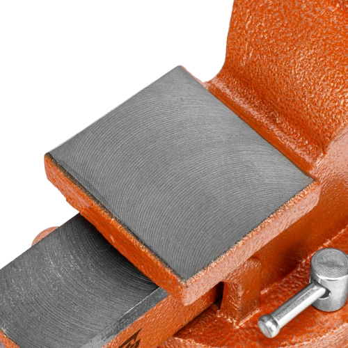 Тиски слесарные, 125 мм, поворотные, с наковальней Sparta по ценам производителя в Екатеринбурге с доставкой по всей России