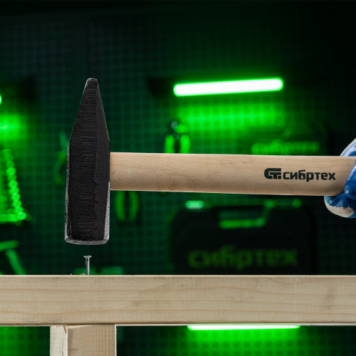 Молоток слесарный 1000 г, квадратный боек, деревянная рукоятка Сибртех по ценам производителя в Екатеринбурге с доставкой по всей России