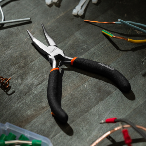 Длинногубцы изогнутые Mini, 130 мм, никелированные, авторазжим Sparta по ценам производителя в Екатеринбурге с доставкой по всей России