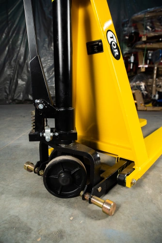 Тележка гидравлическая с ножничным подъемом 1500 кг 1150 мм полиуретановые колеса TOR HLS1500Q (Z) по ценам производителя в Екатеринбурге с доставкой по всей России