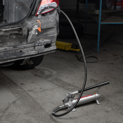 Растяжка гидравлическая, 4 т, набор из 17 предметов, 7 сменных насадок, в пластиковом кейсе Matrix по ценам производителя в Екатеринбурге с доставкой по всей России