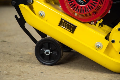 Виброплита 80 кг, 16кН (Honda) без бака колесный комплект TOR C-90L по ценам производителя в Екатеринбурге с доставкой по всей России