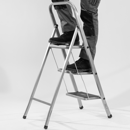 Стремянка 3 ступени, с полимерными ковриками, Сибртех по ценам производителя в Екатеринбурге с доставкой по всей России