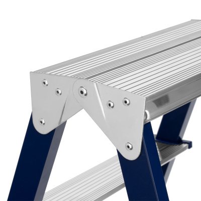 Стремянка двусторонняя 3 ступени, стальная, Сибртех по ценам производителя в Екатеринбурге с доставкой по всей России